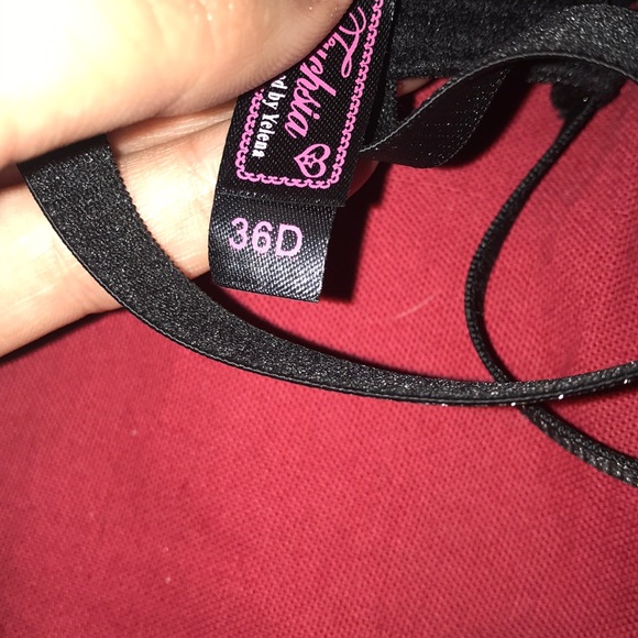 Bras - Picture 2 of 8